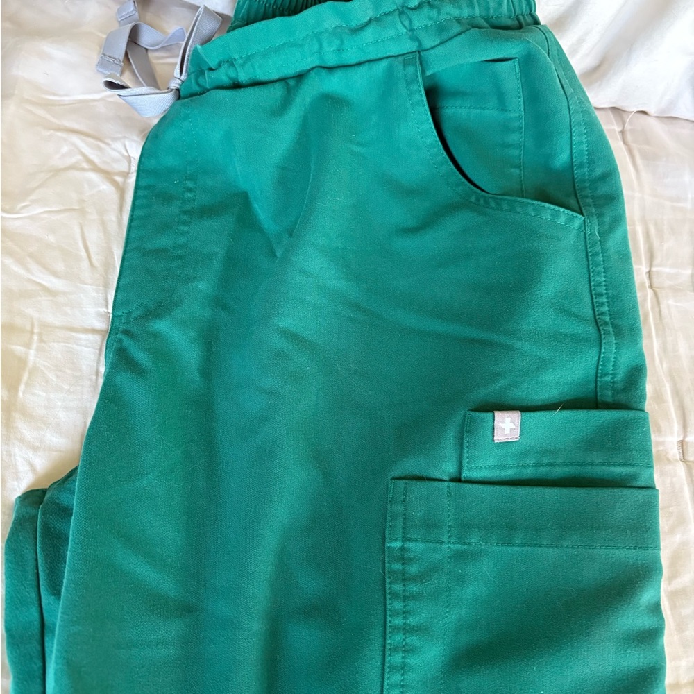 Figs Yola Green Cargo Scrub Pants with straight leg Fit